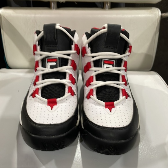 Grant Hill 1 95 “Reintroduced” wht/blk/red Hill 2 “96” wht/blk - Picture 5 of 9